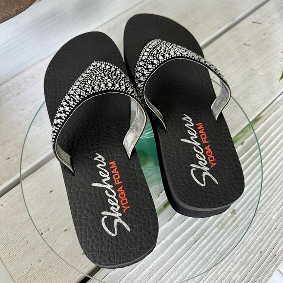 SKECHERS, YOGA FOAM, BLACK, CALI VINYASA-STONE CANDY SANDAL. SIZE 9 - Picture 3 of 7